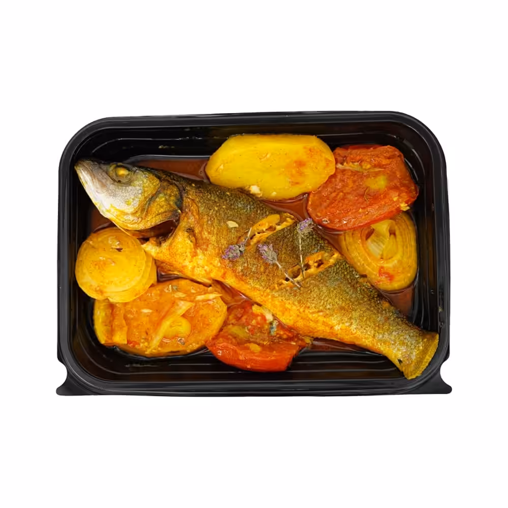 Plat de poisson rôti avec légumes colorés