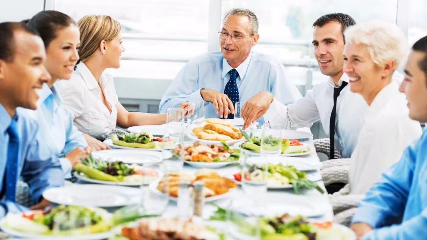 comment organiser un repas d'affaires sans stress 