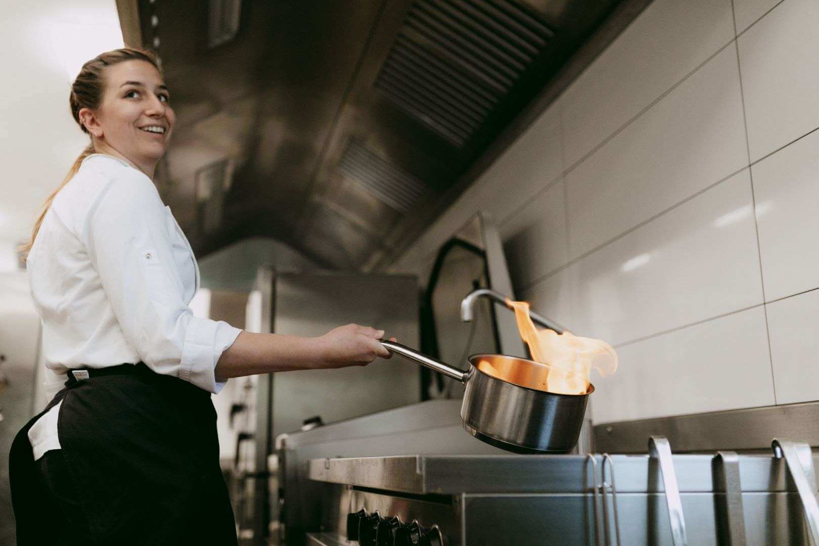 Plats-prepares-par-un-traiteur-pour-entreprise-garantissant-qualite-et-creativite