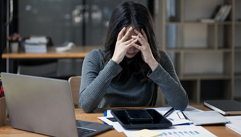 Réveillon 2026 au bureau : une réalité souvent stressante